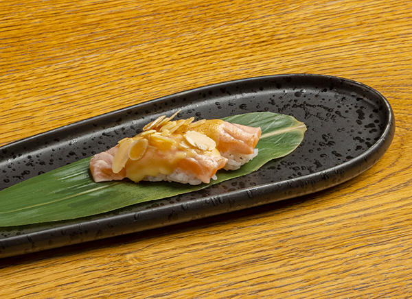 NIGIRI SWEET SALMON FLAMBÈ
