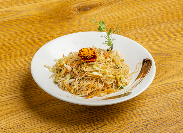 Spaghetti di riso e verdure